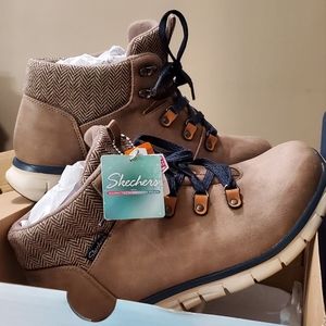 Size 10 Skechers Synergy- Mountain Dreamer . Warm Tech Memory Foam insole.